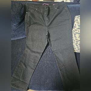 Black Gloria Vanderbilt, Amanda straight jeans